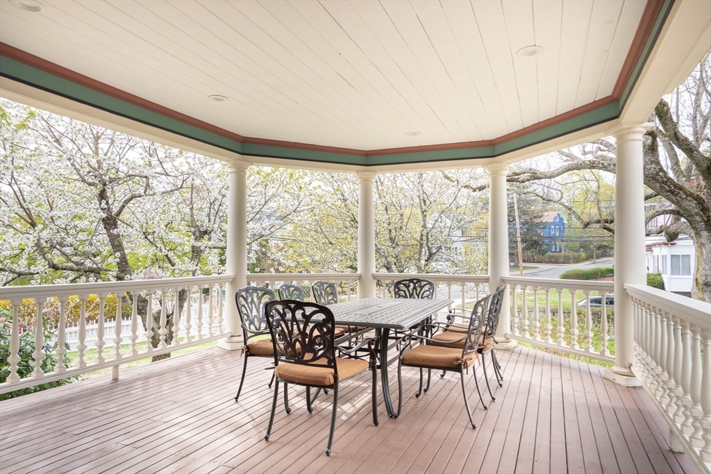 318 Metropolitan Ave