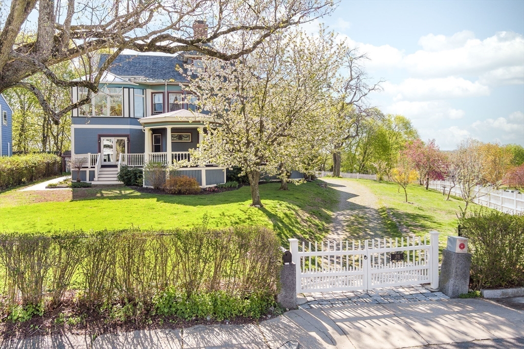 318 Metropolitan Ave