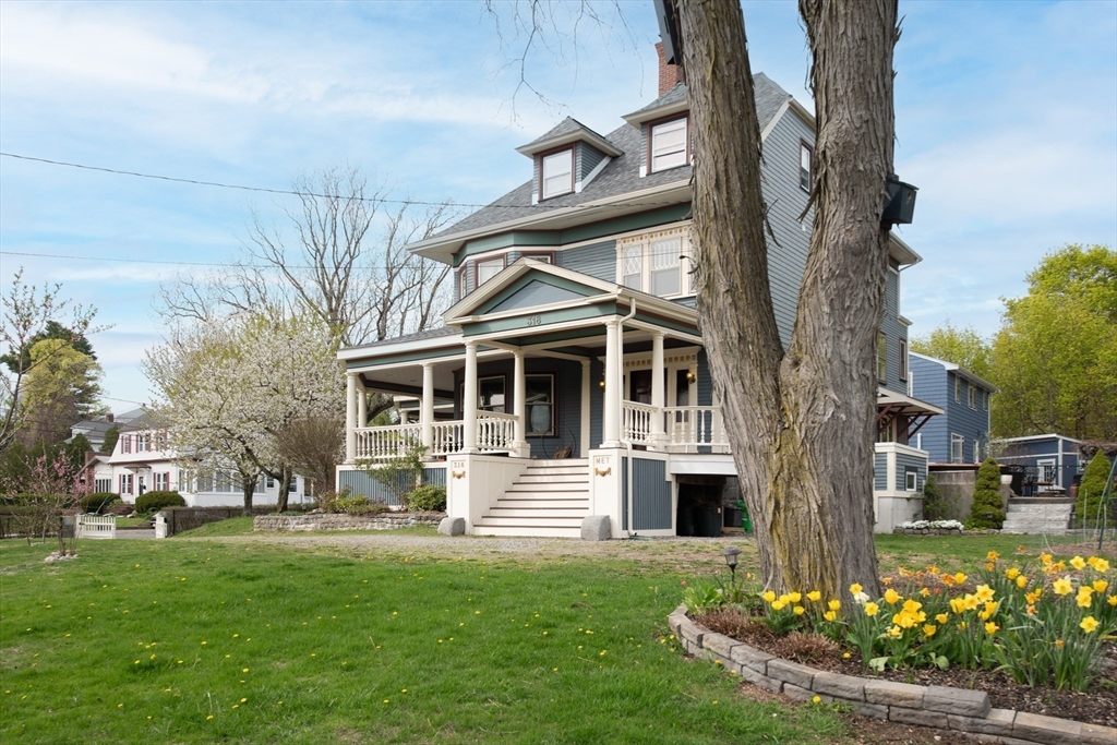 318 Metropolitan Ave