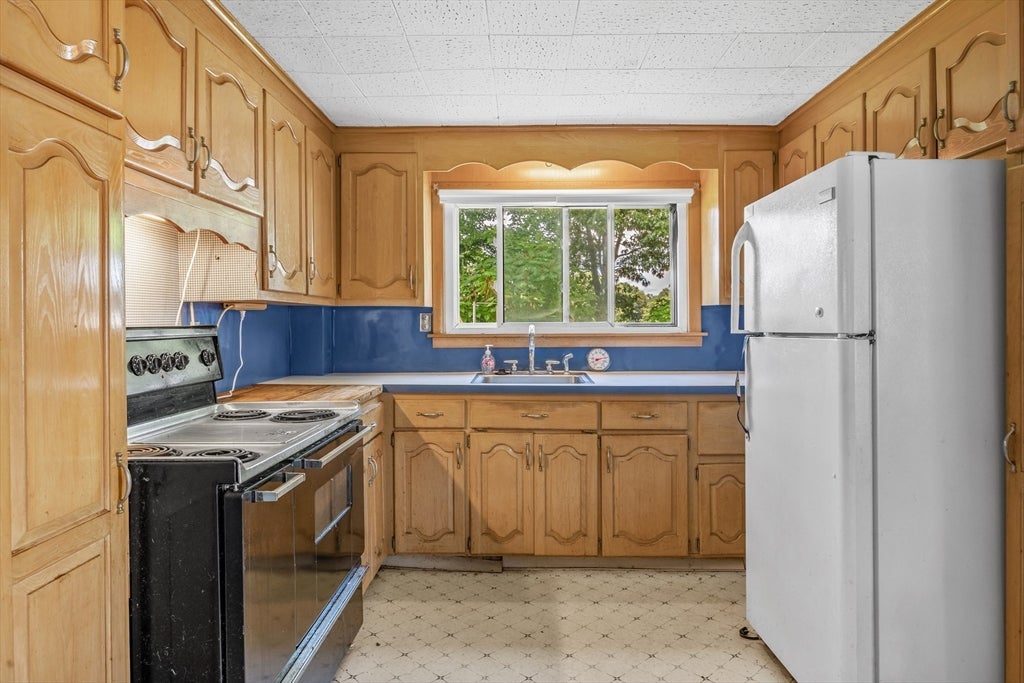 162 Arcadia Blvd, Springfield, MA, 162 Arcadia Blvd, Springfield, MA Photo #12