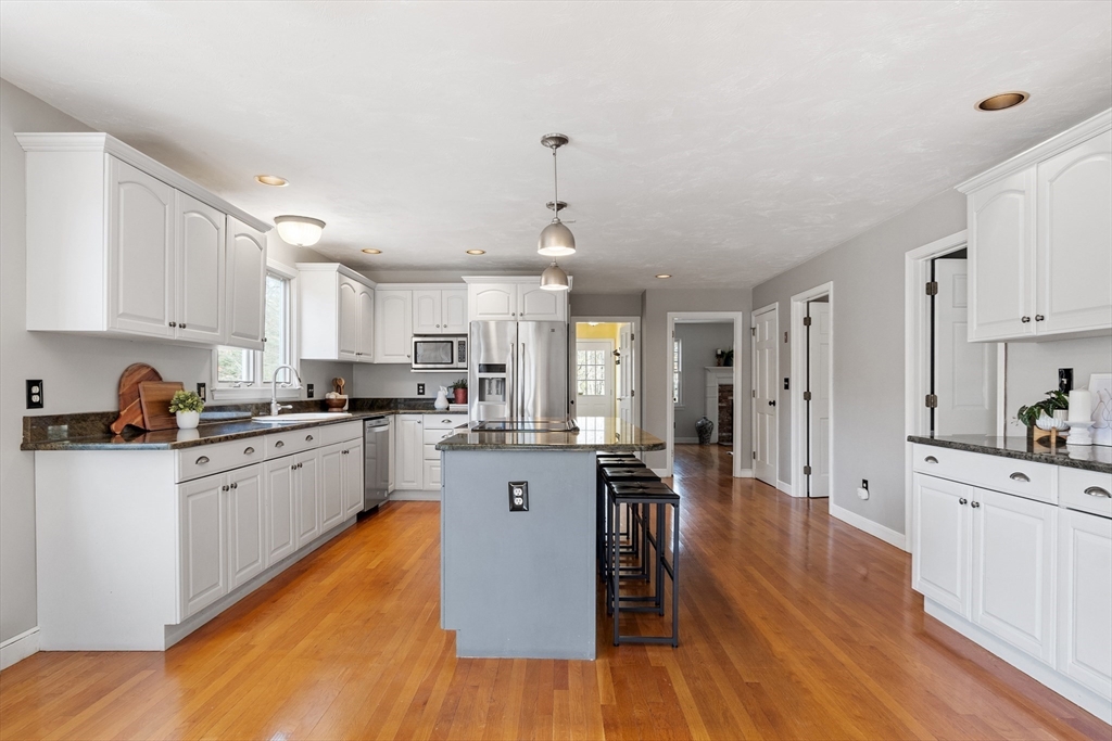 54 Kettle Hole Rd
