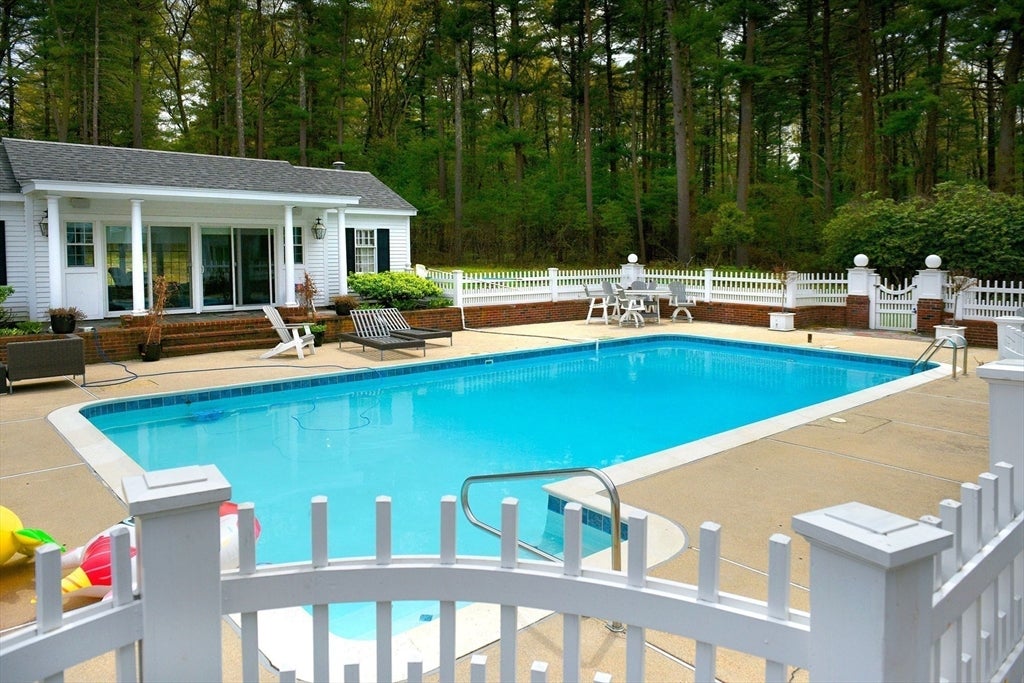 28 Pineswamp Rd