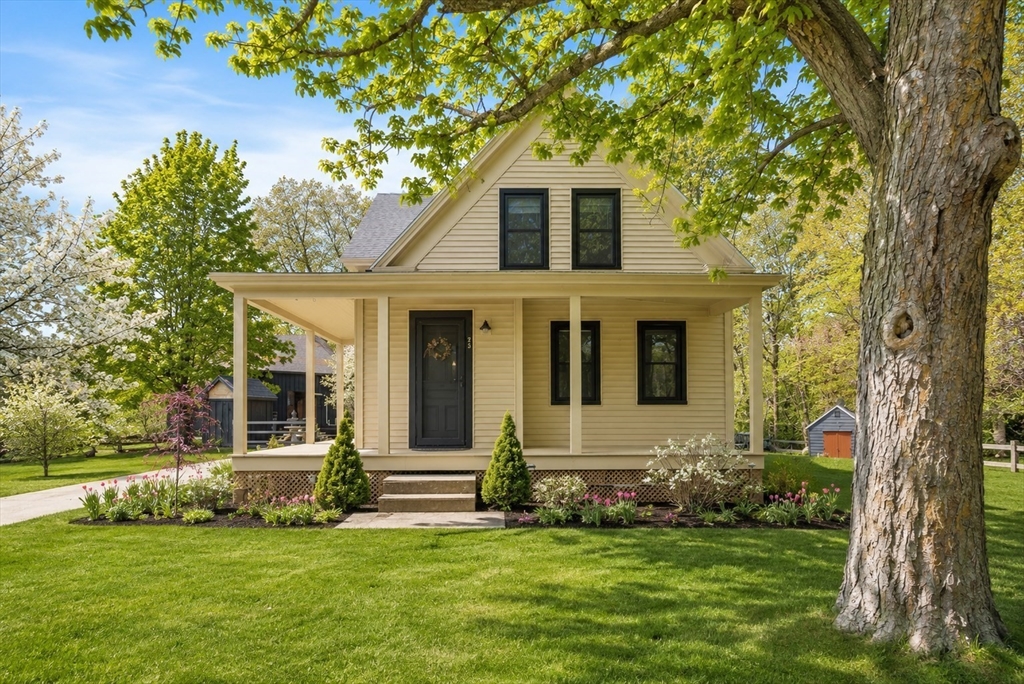 Photo of 25 Warfield St, Hopedale, MA