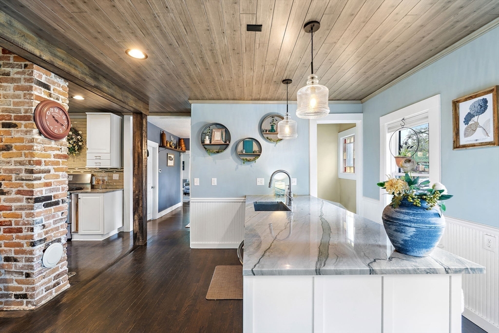 25 Warfield St, Hopedale, MA Photo #4