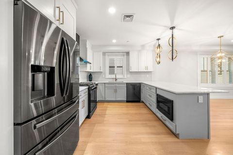 216 Havre St 4 Boston MA 02128