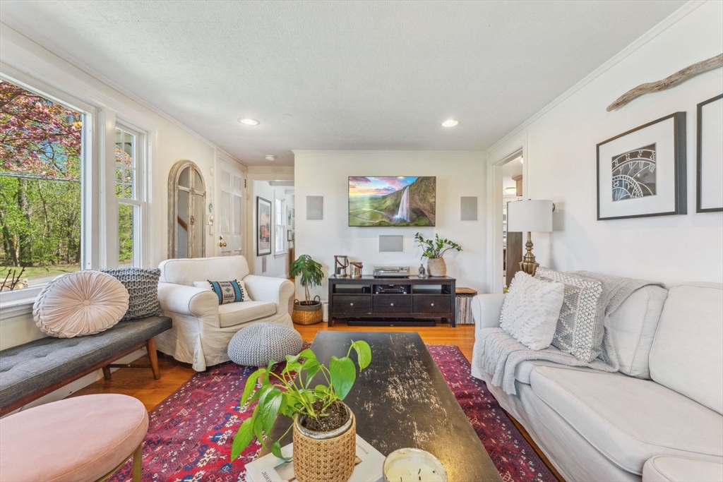 7 Breakneck Hill Rd