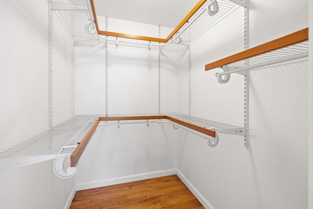 Boston, Massachusetts 02132, United States, 4 Bedrooms Bedrooms, ,4 BathroomsBathrooms,Residential,Pending,203251