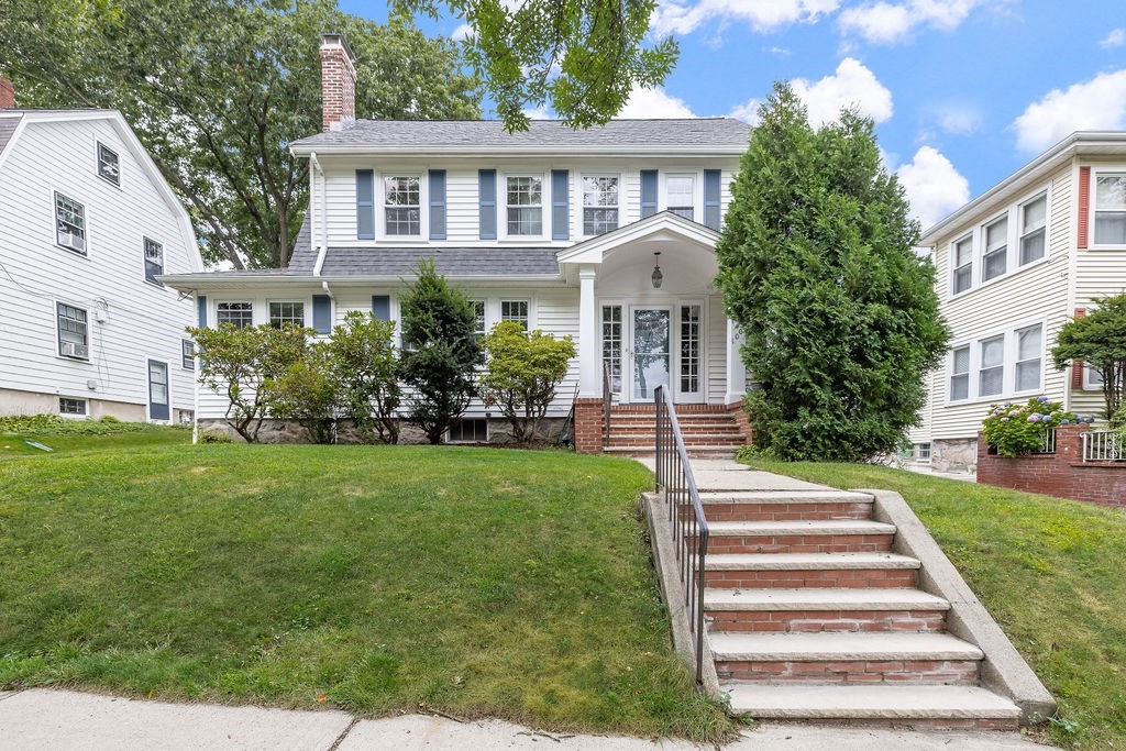 Boston, Massachusetts 02132, United States, 4 Bedrooms Bedrooms, ,4 BathroomsBathrooms,Residential,Pending,203251