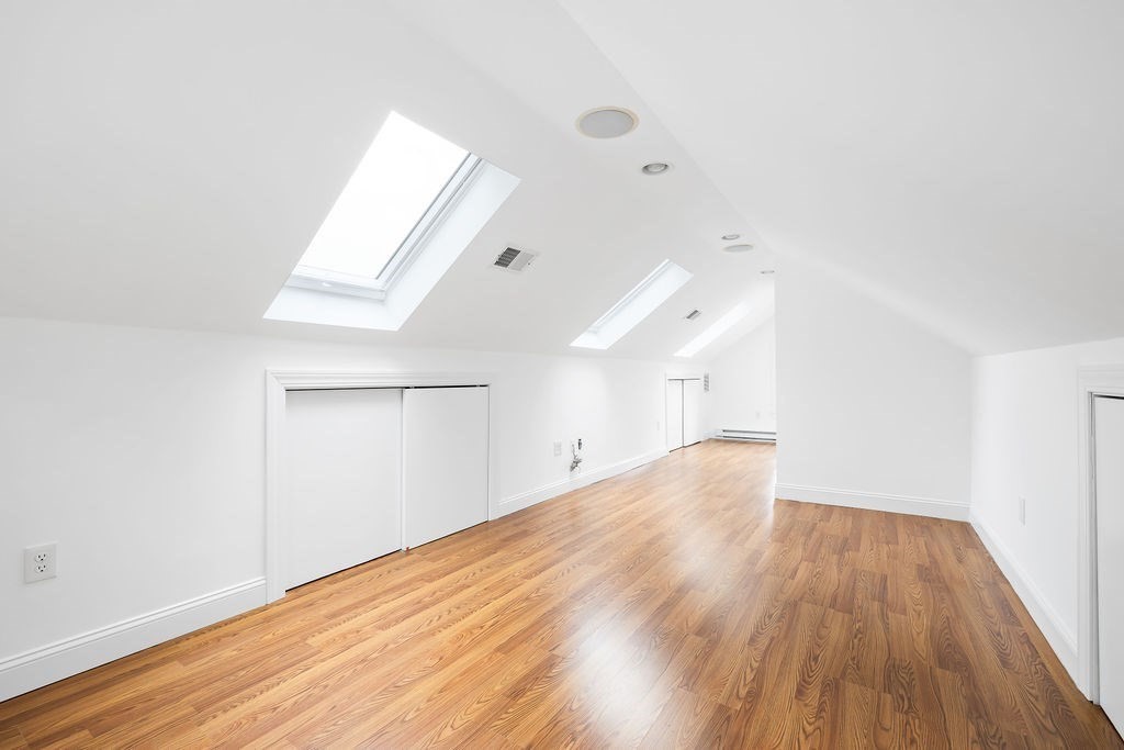 Boston, Massachusetts 02132, United States, 4 Bedrooms Bedrooms, ,4 BathroomsBathrooms,Residential,Pending,203251