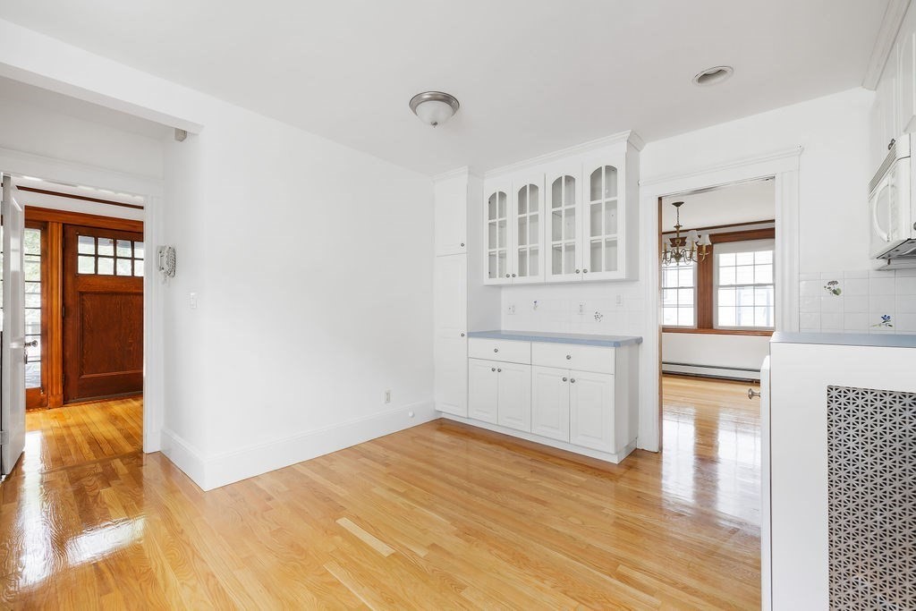 Boston, Massachusetts 02132, United States, 4 Bedrooms Bedrooms, ,4 BathroomsBathrooms,Residential,Pending,203251