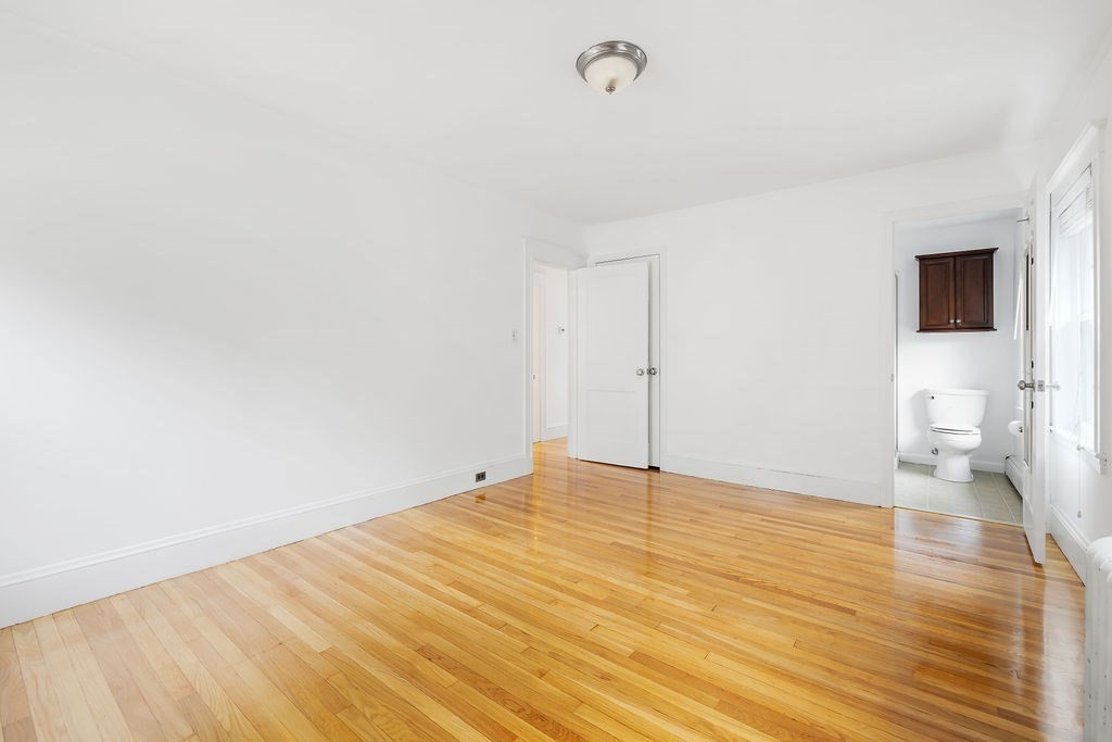 Boston, Massachusetts 02132, United States, 4 Bedrooms Bedrooms, ,4 BathroomsBathrooms,Residential,Pending,203251