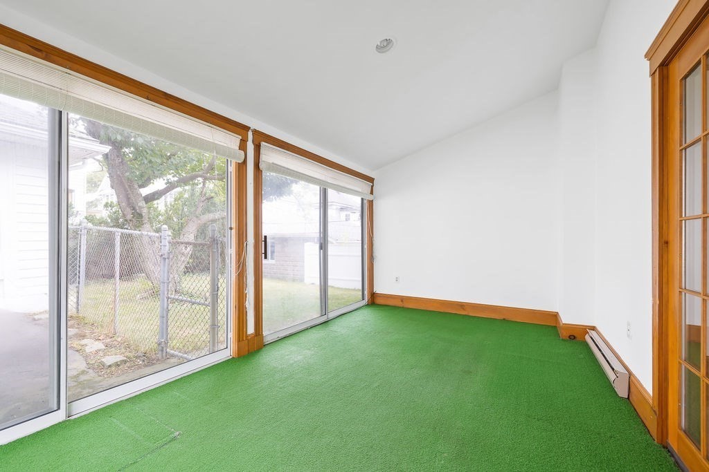 Boston, Massachusetts 02132, United States, 4 Bedrooms Bedrooms, ,4 BathroomsBathrooms,Residential,Pending,203251