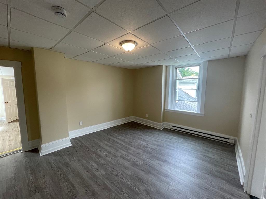325 Main St 3