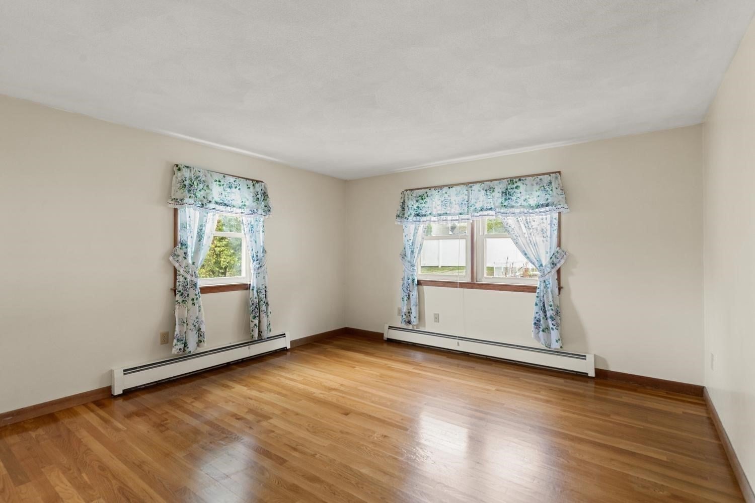 12 Marion Ave, Beverly, MA Photo #18