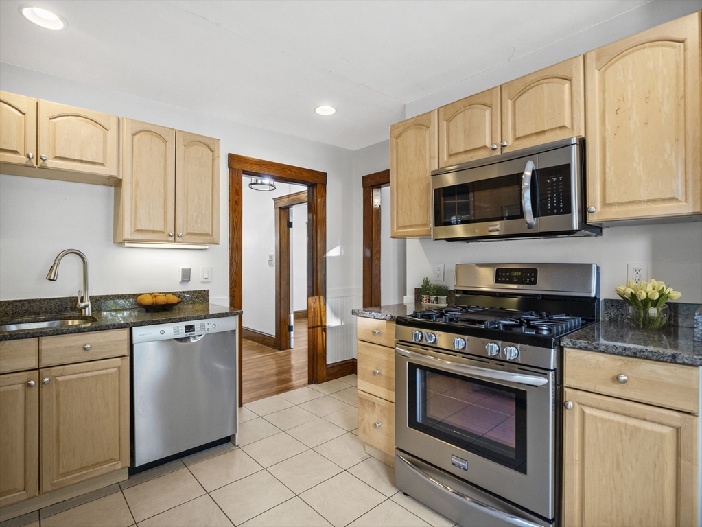 233 Lowell St 4