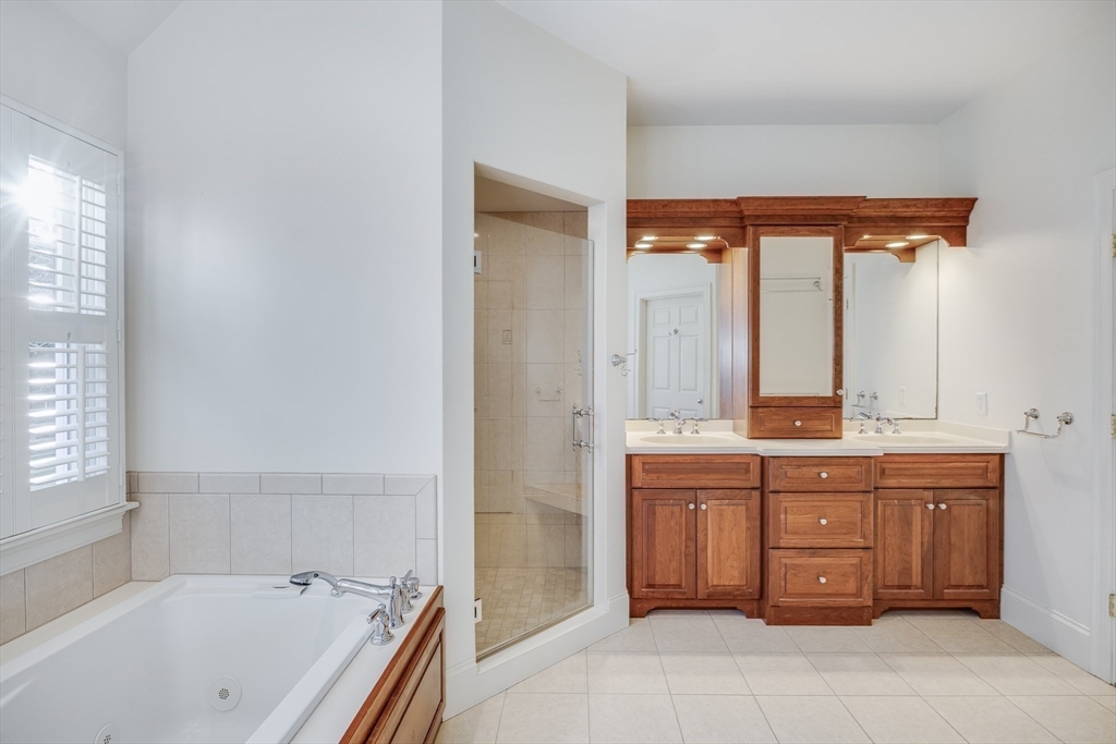 Chatham, Massachusetts 02633, United States, 4 Bedrooms Bedrooms, ,4 BathroomsBathrooms,Residential,Active,107713