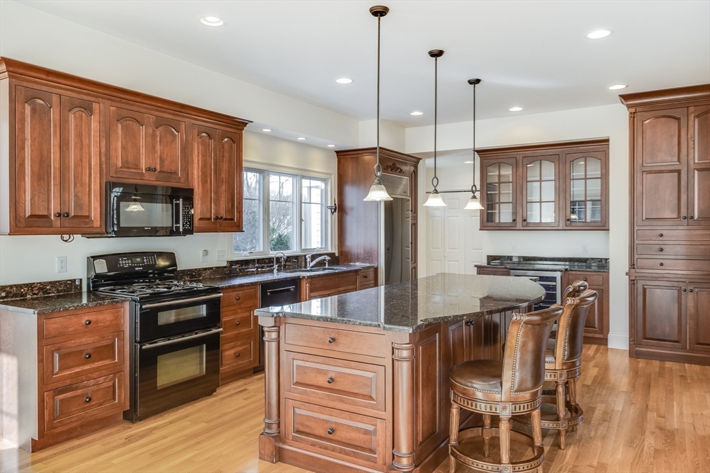 Chatham, Massachusetts 02633, United States, 4 Bedrooms Bedrooms, ,4 BathroomsBathrooms,Residential,Active,107713