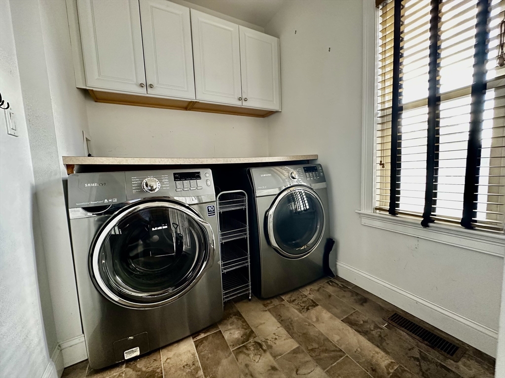 379 Hunnewell St 379