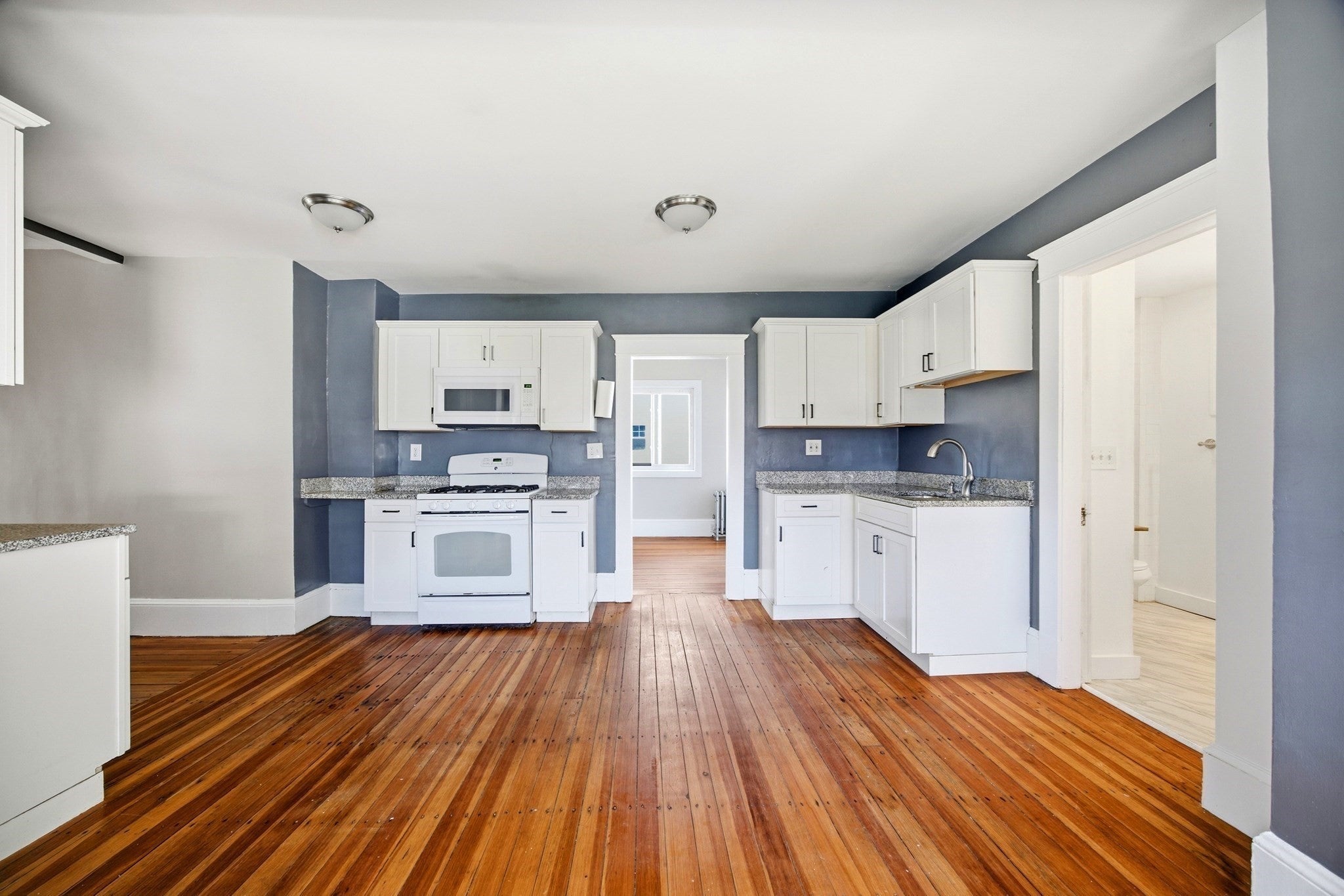96 Catherine St, Chicopee, MA Photo #4