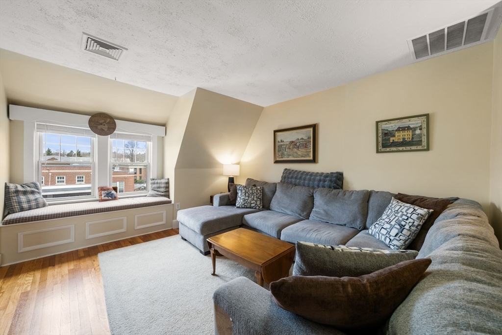 4 Alden St 3
