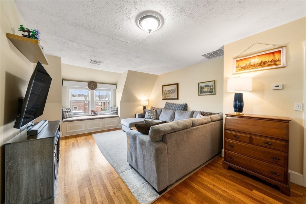 4 Alden St 3