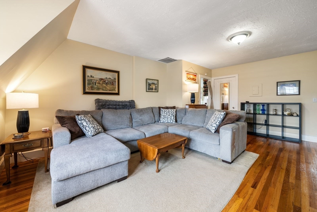 4 Alden St 3