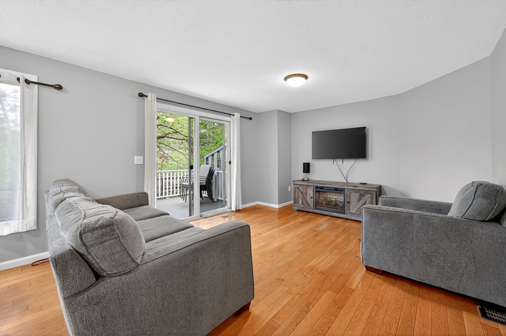 3 Strathmore Shire Dr. E