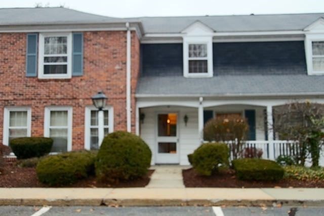 Photo of 36 Williamsburg Dr, Springfield, MA