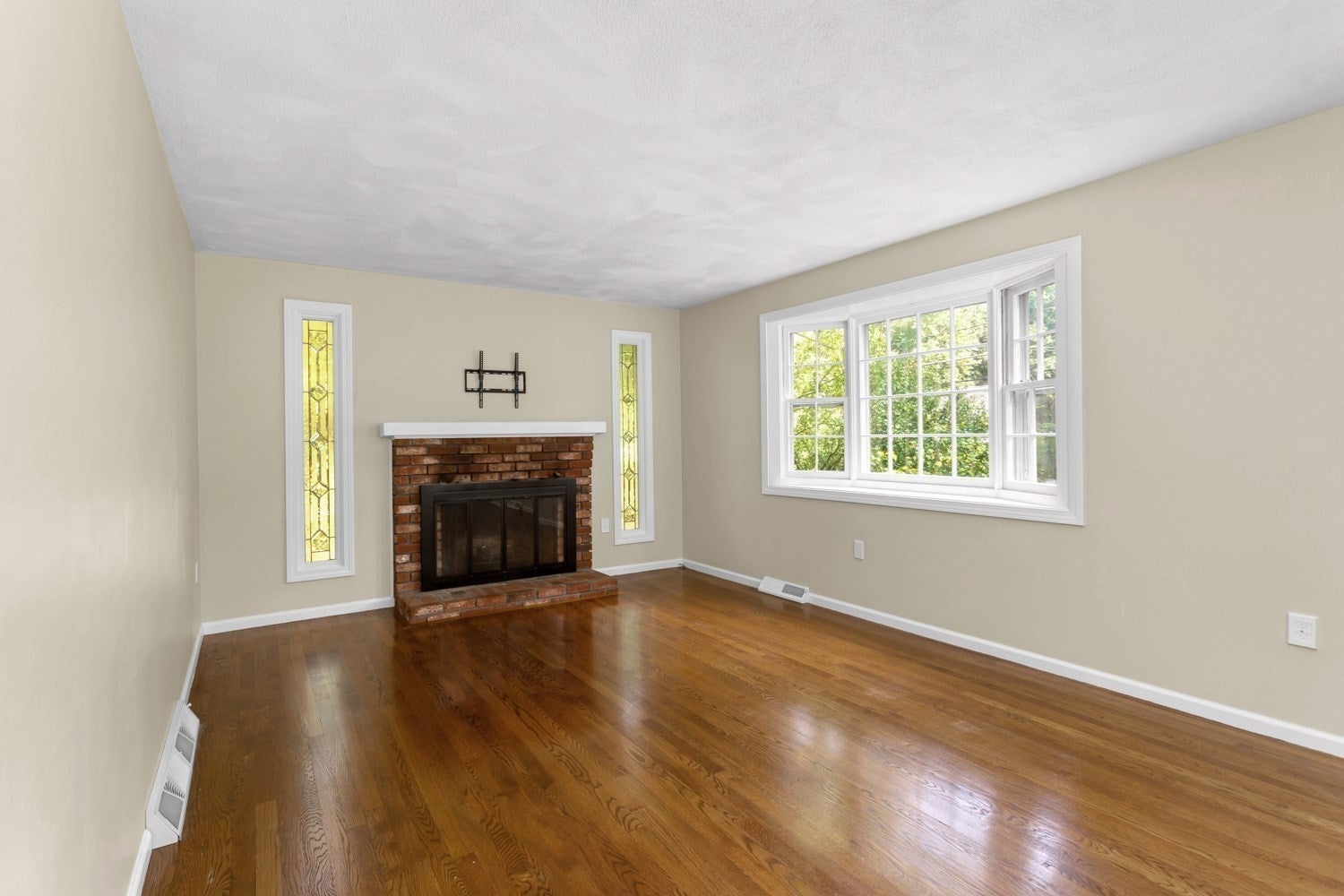 98 Miller St, Franklin, MA, 98 Miller St, Franklin, MA Photo #6