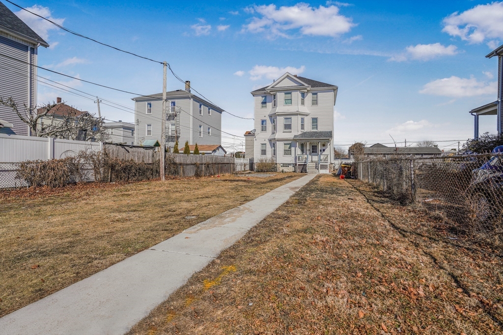 500 Birch St