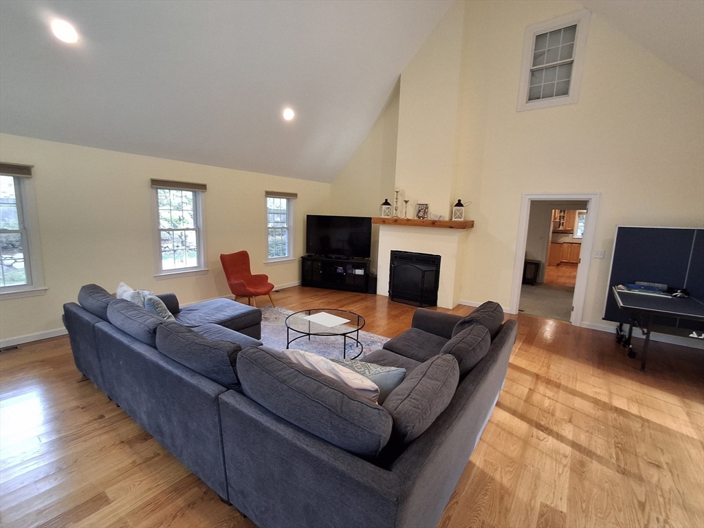 6 Rockwood Lane
