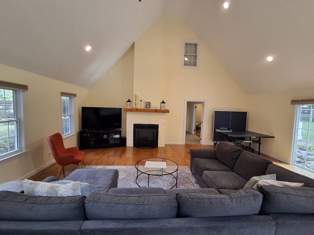 6 Rockwood Lane