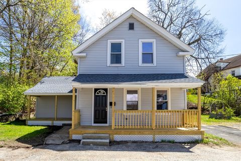 Photo of 31 Charles Pl, Athol, MA 01331 (MLS # 73513194)
