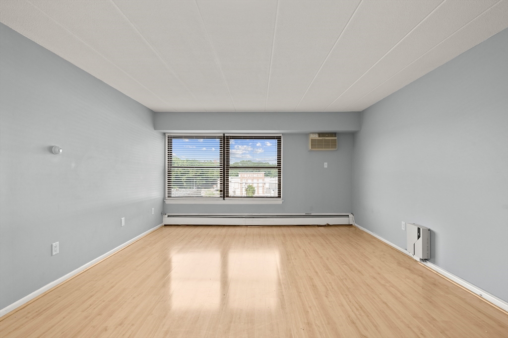 122 Main St 402