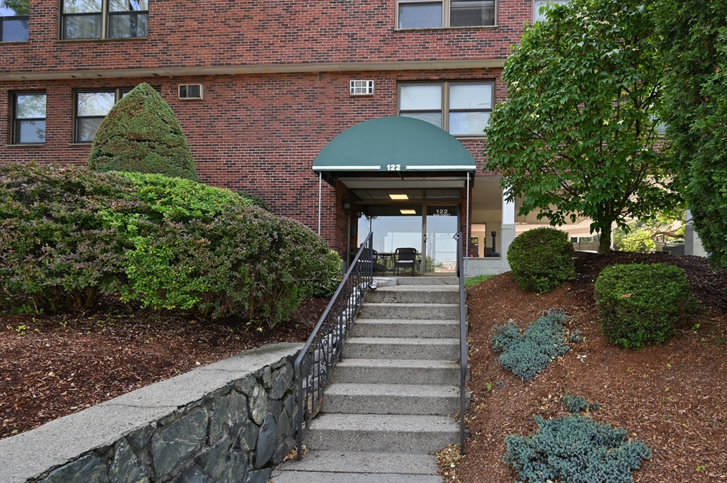 122 Main St 402