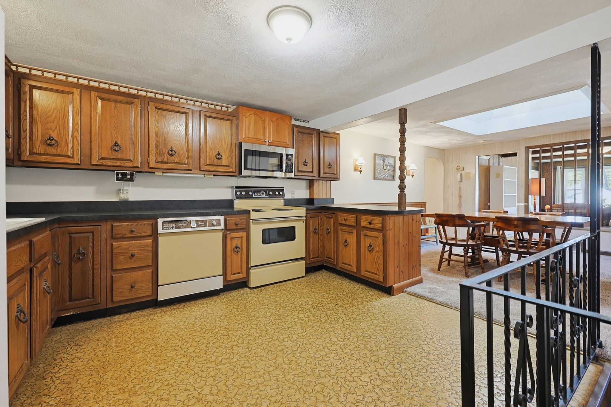 121 Park Circle, Attleboro, MA, 121 Park Circle, Attleboro, MA Photo #4