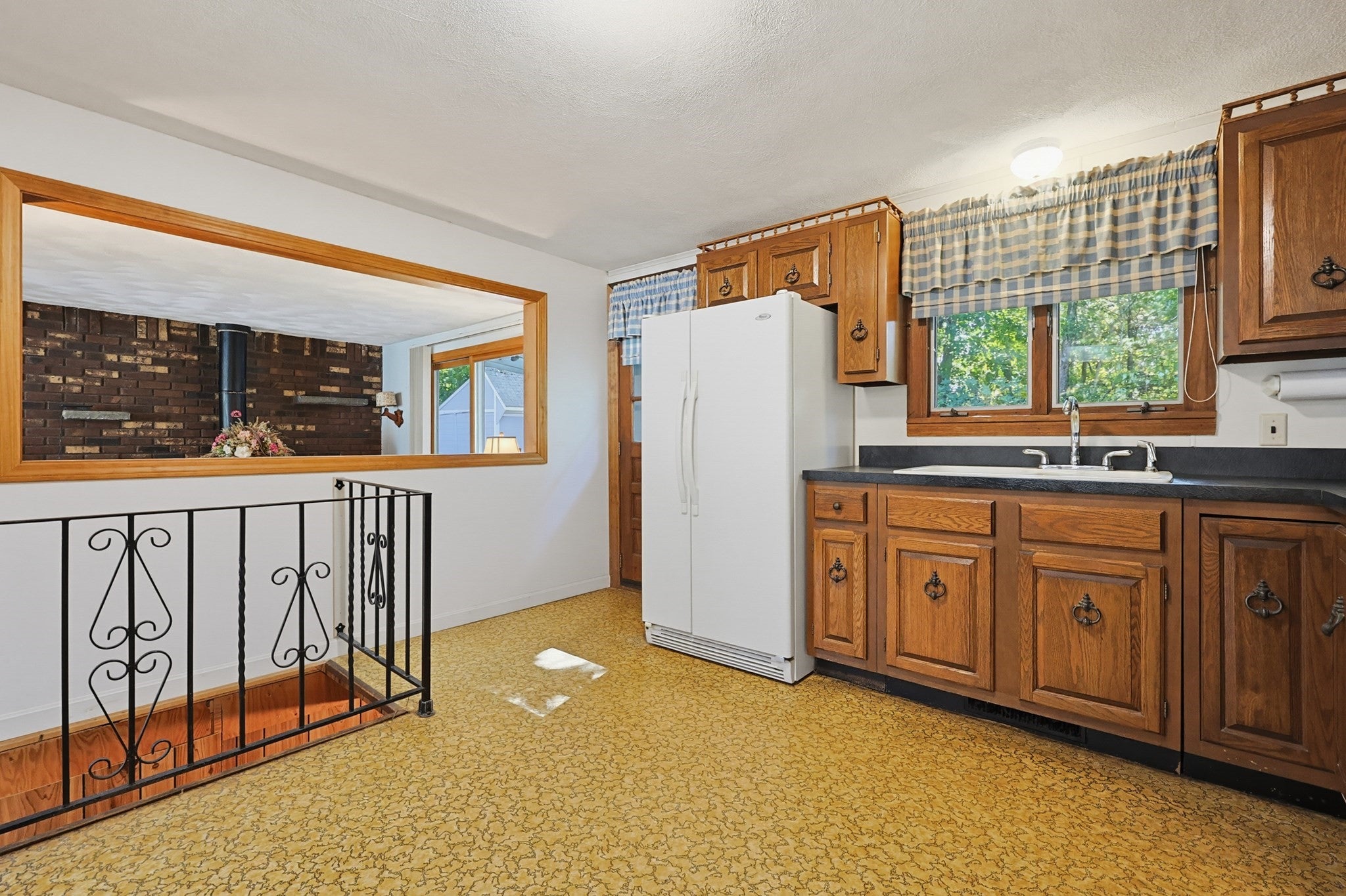 121 Park Circle, Attleboro, MA, 121 Park Circle, Attleboro, MA Photo #3