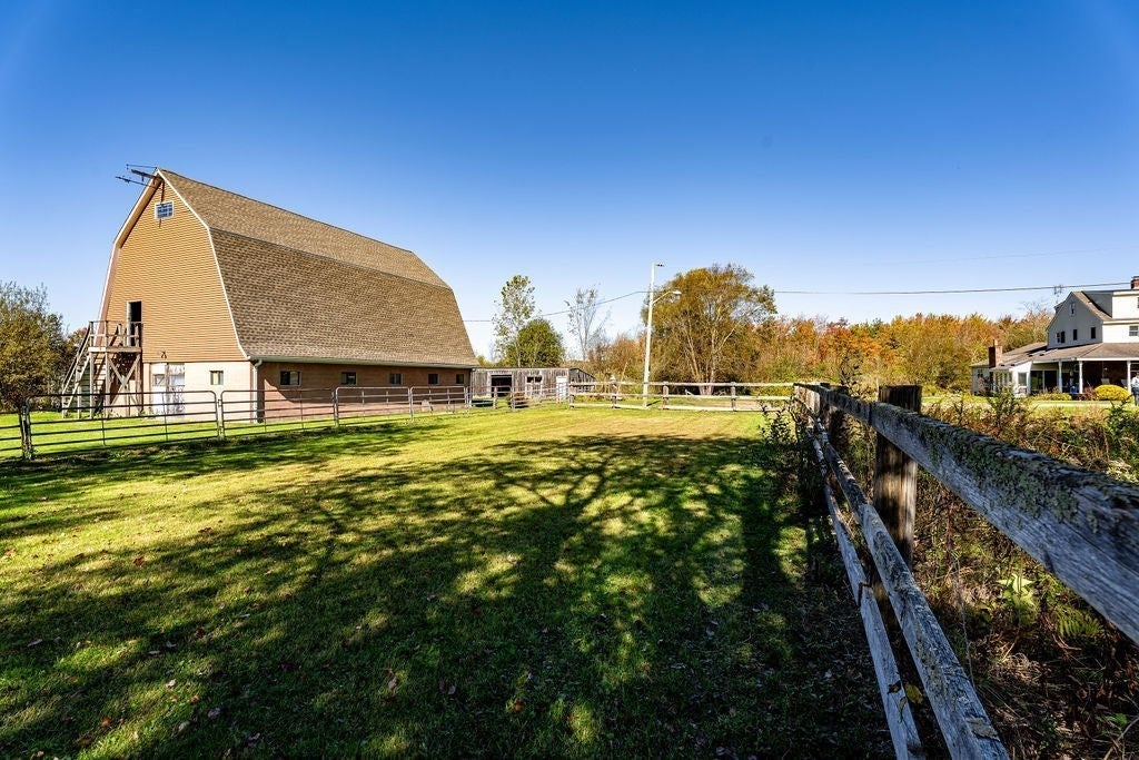 25 Lamoureux Blvd, North Smithfield, RI, 25 Lamoureux Blvd, North Smithfield, RI Photo #33