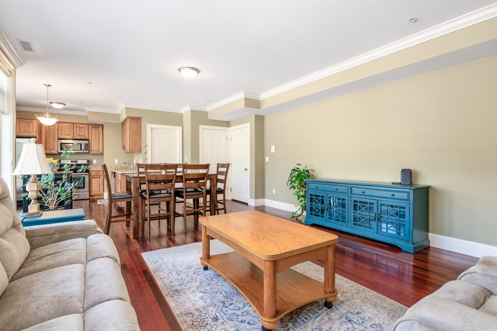 255 Winter St 401