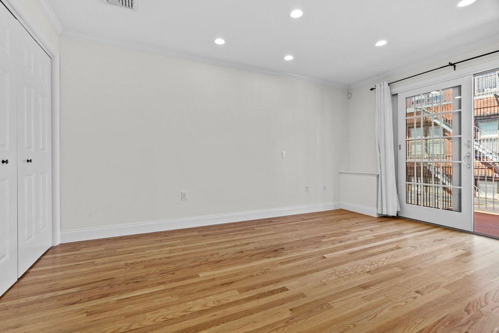 11 Wiget St 4