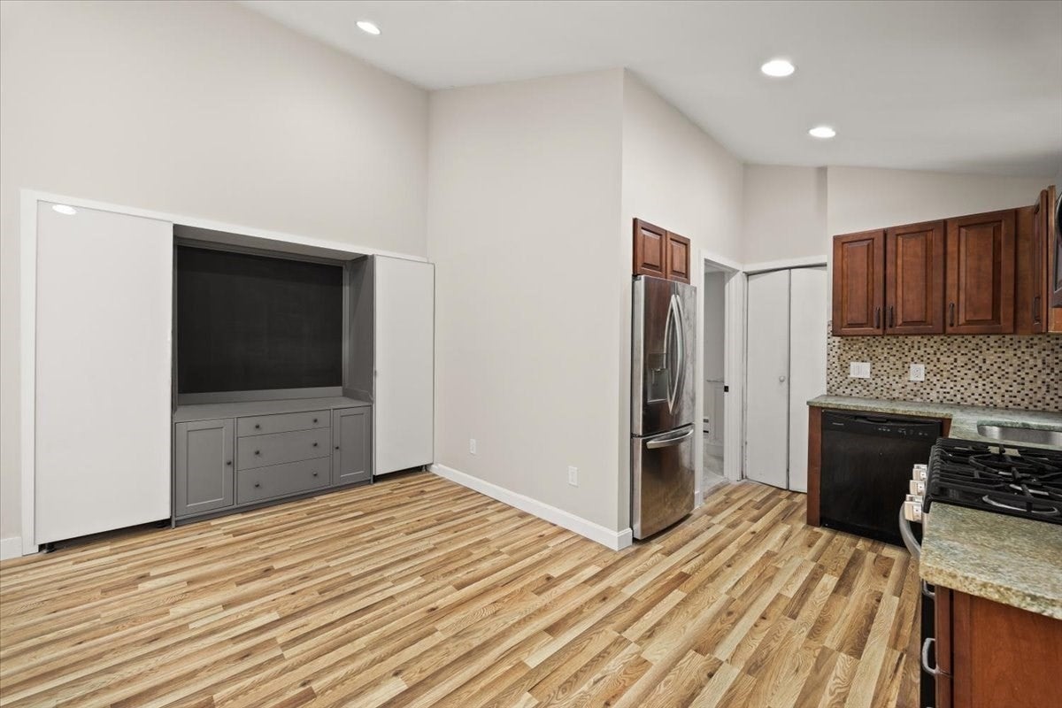 1649 Rodman St, Fall River, MA, 1649 Rodman St, Fall River, MA Photo #10