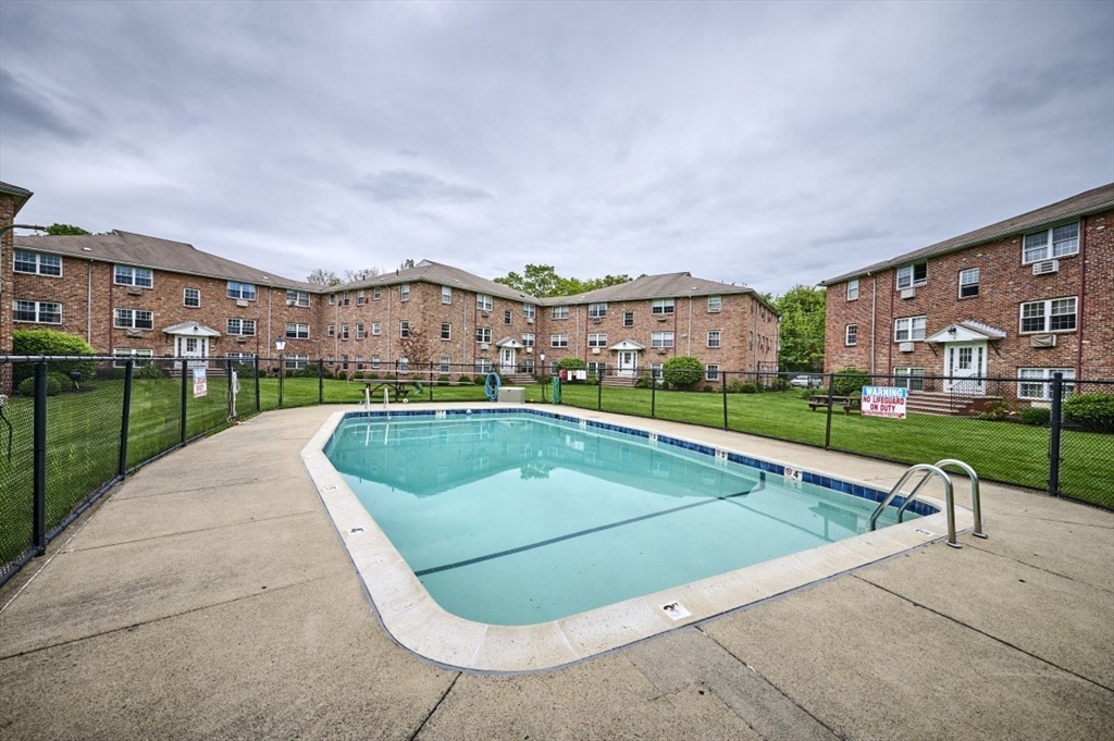 3 Colonial Village Drive 10
