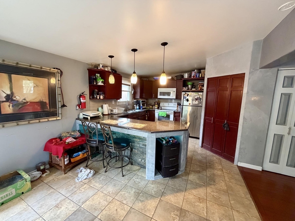 827-831 Armory St, Springfield, MA Photo #5