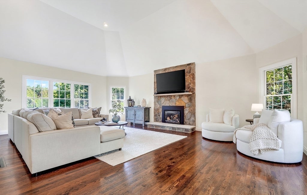 2 Goldman Cir, Bedford, MA, 2 Goldman Cir, Bedford, MA Photo #7