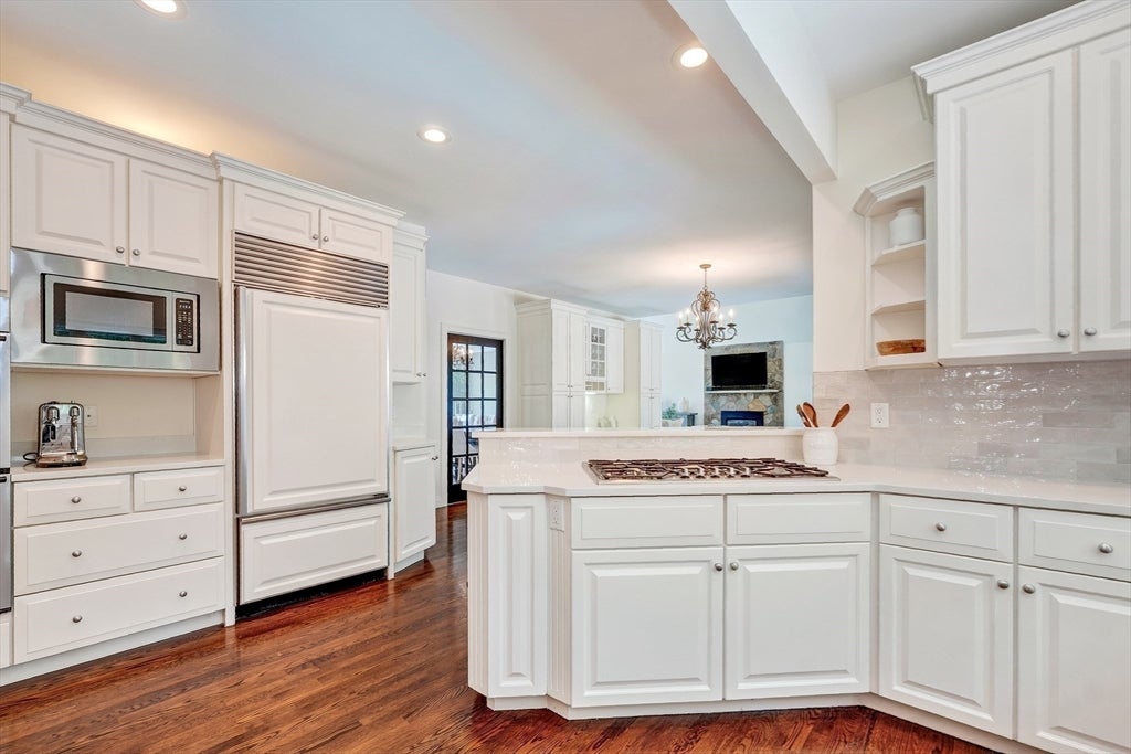 2 Goldman Cir, Bedford, MA, 2 Goldman Cir, Bedford, MA Photo #9