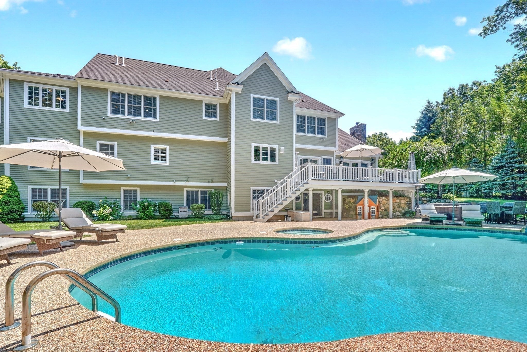 2 Goldman Cir, Bedford, MA Photo #32