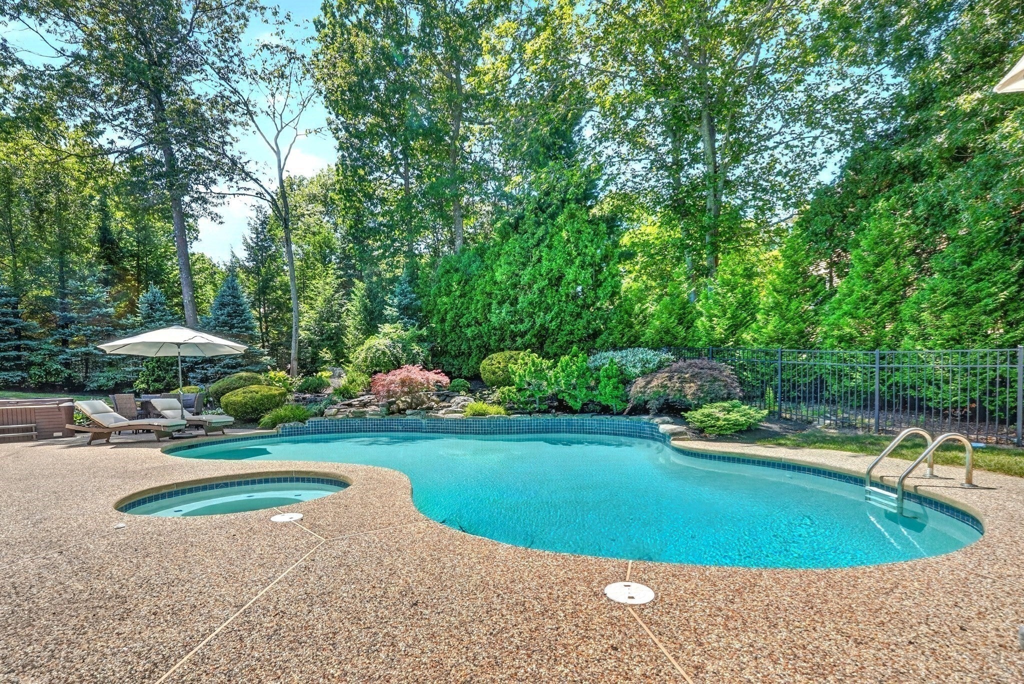 2 Goldman Cir, Bedford, MA Photo #31