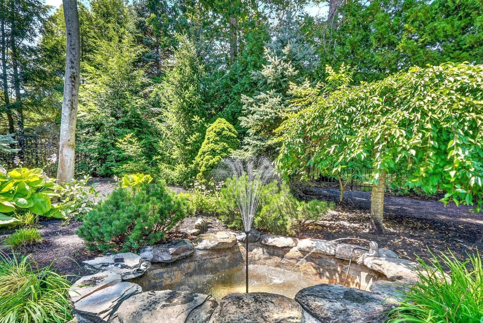 2 Goldman Cir, Bedford, MA Photo #36