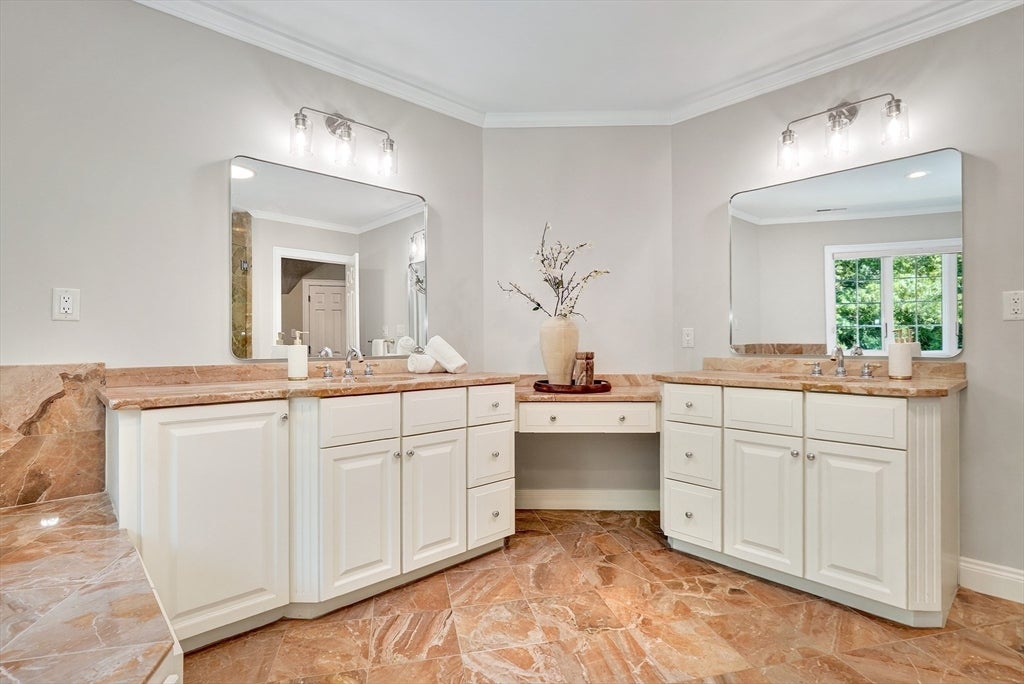 2 Goldman Cir, Bedford, MA, 2 Goldman Cir, Bedford, MA Photo #17