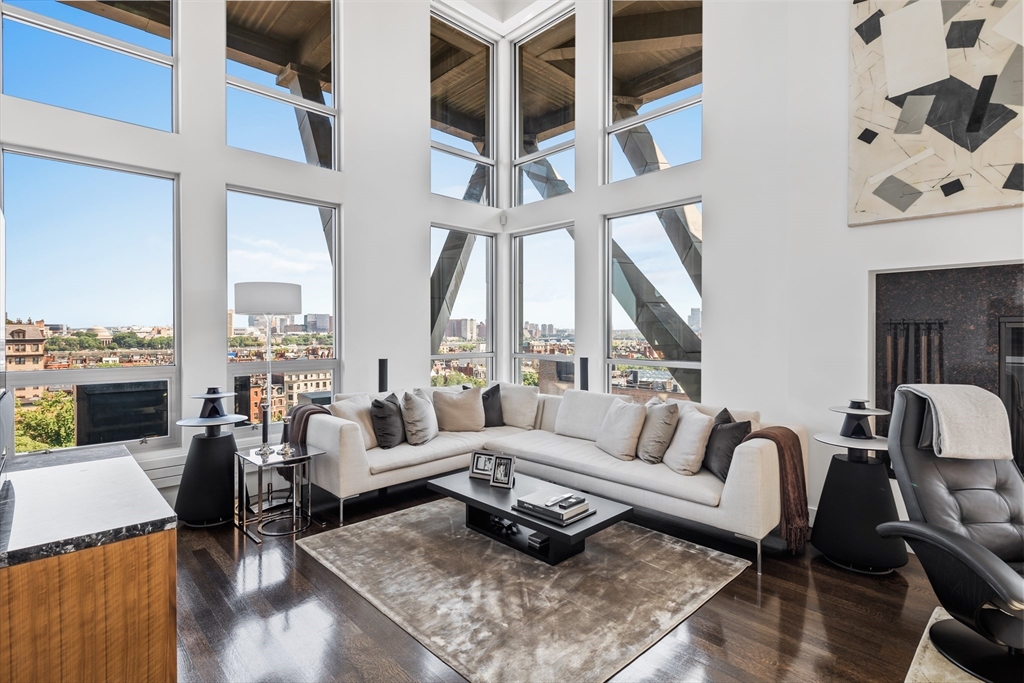 360 Newbury Street 810